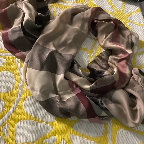 Burberry Silk Scarf 70x190 cm - Picture 3 of 4